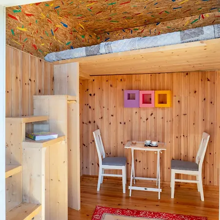 The Cubist Retreat * Stange